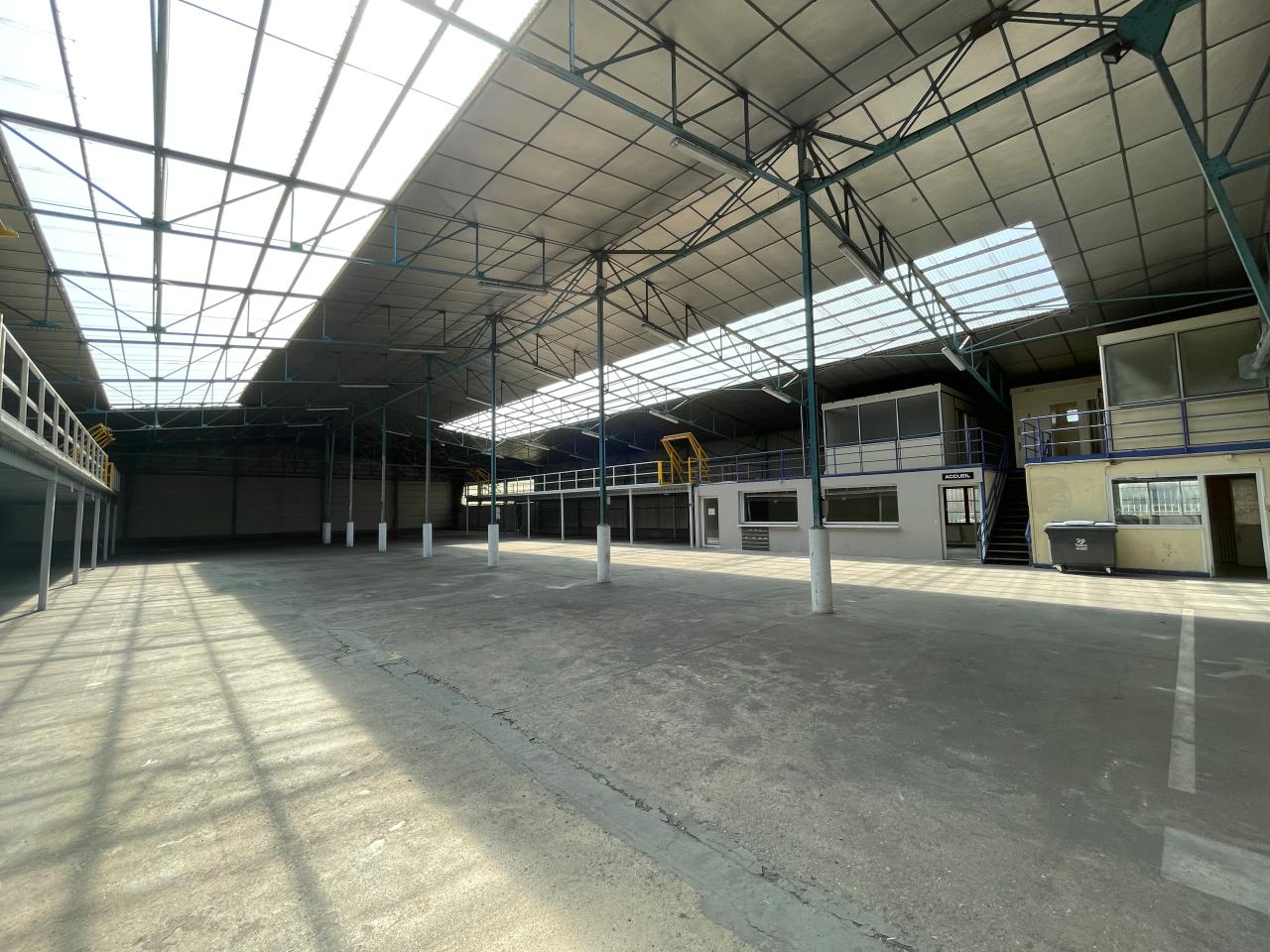 Local d'activité Saint-Pierre-des-Corps 2000m² Vente local d'activité Saint-Pierre-des-Corps Indre-et-Loire OVACT2427651 1
